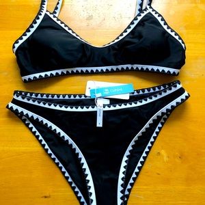 New with tags Cupshe black/white small bikini